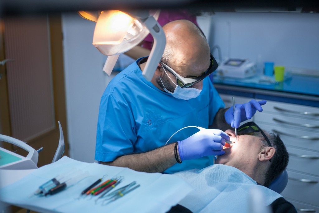 οδοντιατρικη με laser, DentalSmiles | Οδοντιατρική Κλινική - Αθήνα